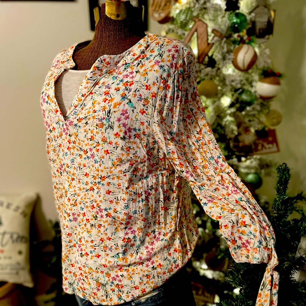 NWOT Cynthia Rowley Beautiful Multi Color Floral Design Top.